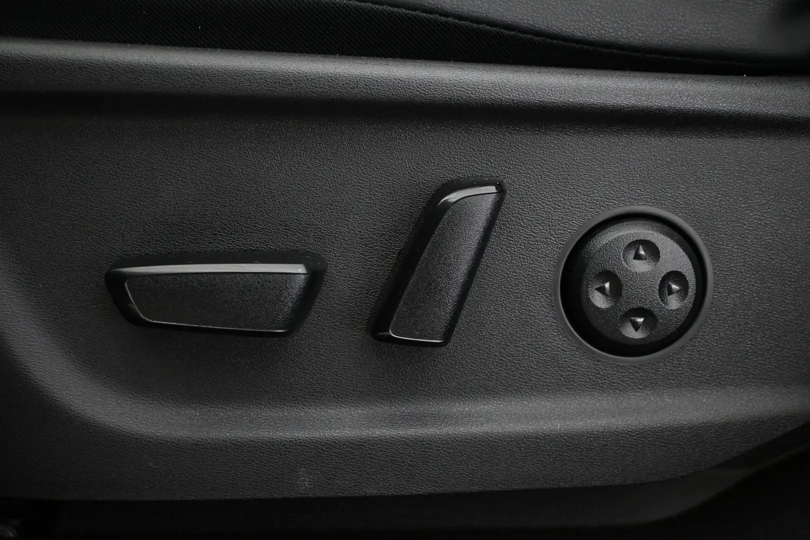 Car Image - 3buv8lZPNJabYHL6roycgK