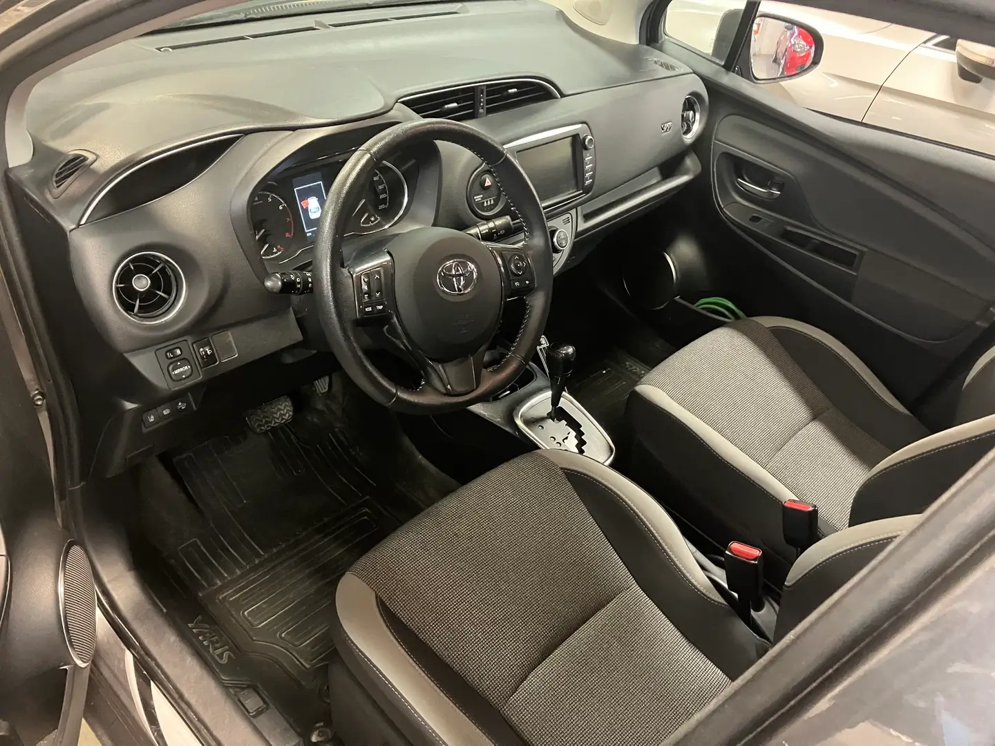 Car Image - 4H6MgiFLD8KqQxSLKTHVX4