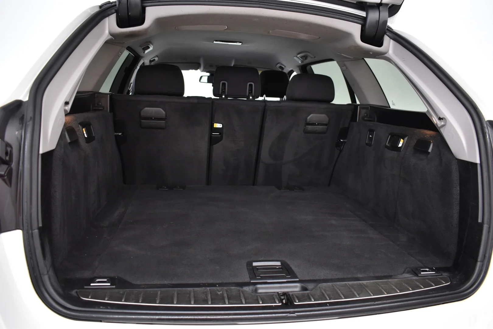 Car Image - 01n3Ufcpa87r0x8paqvRWY