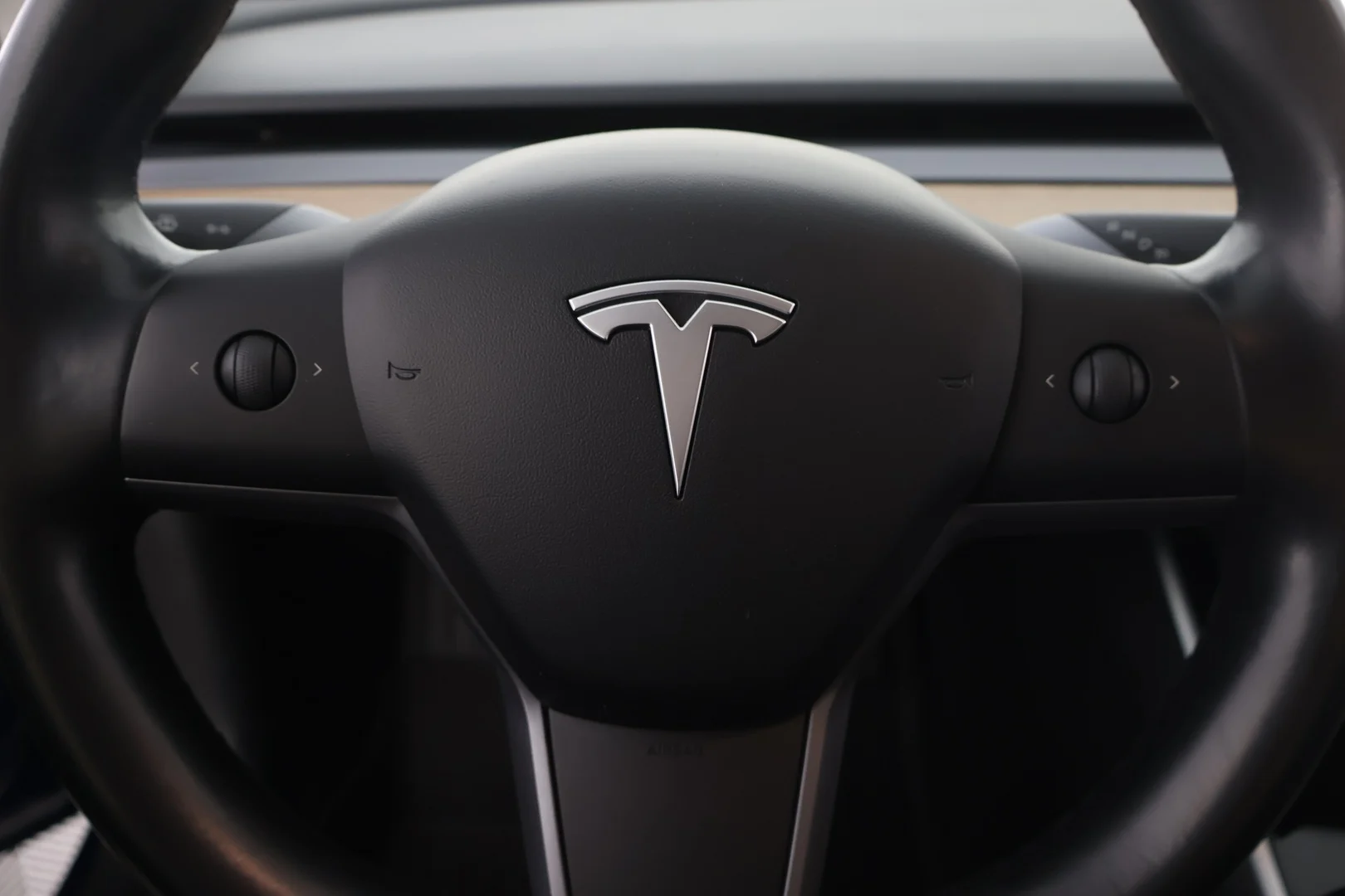Car Image - 26B0eR7Xux1d9FNwlGEPmd