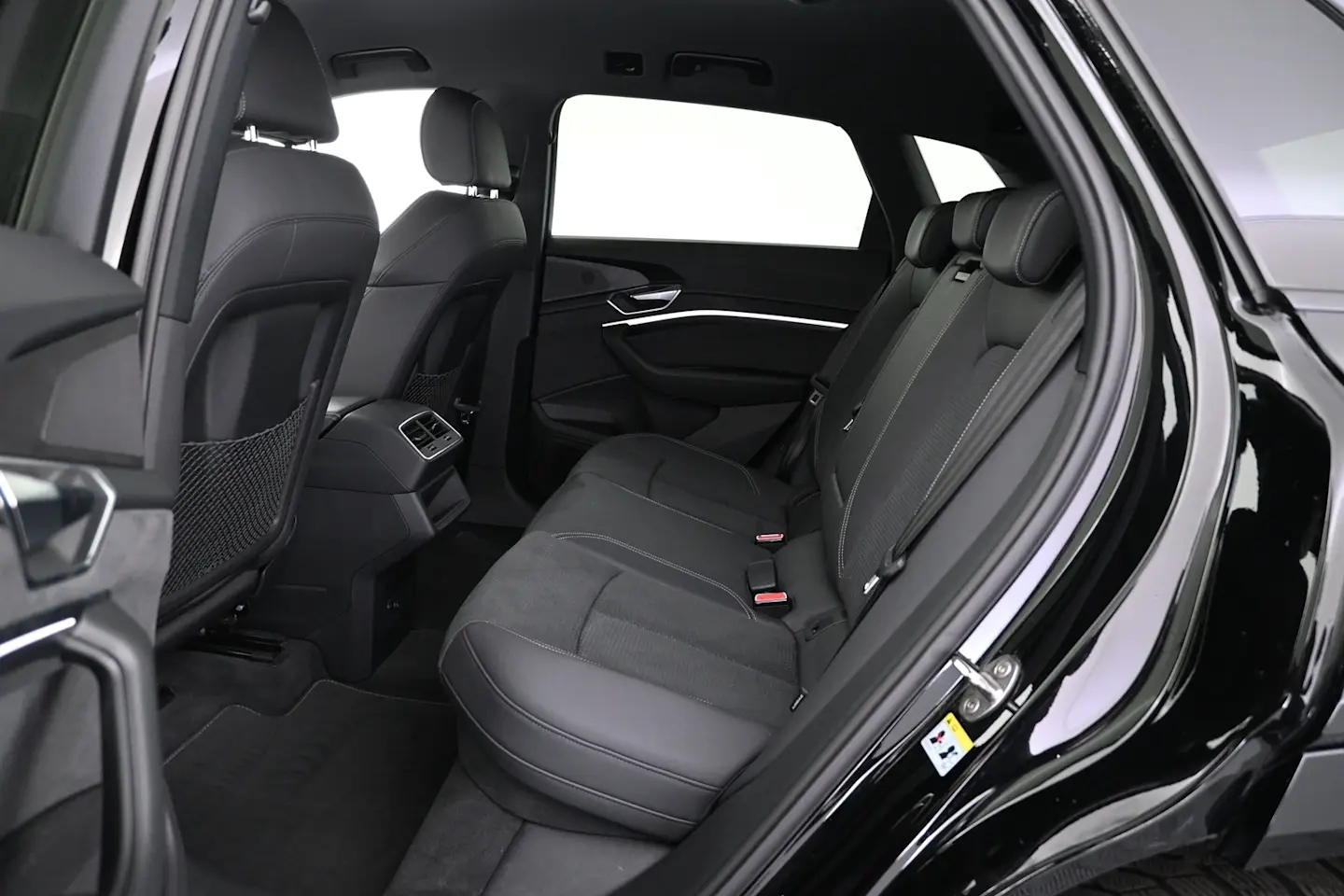 Car Image - 6LvkYvJfHlTz20ZEr3k0ji