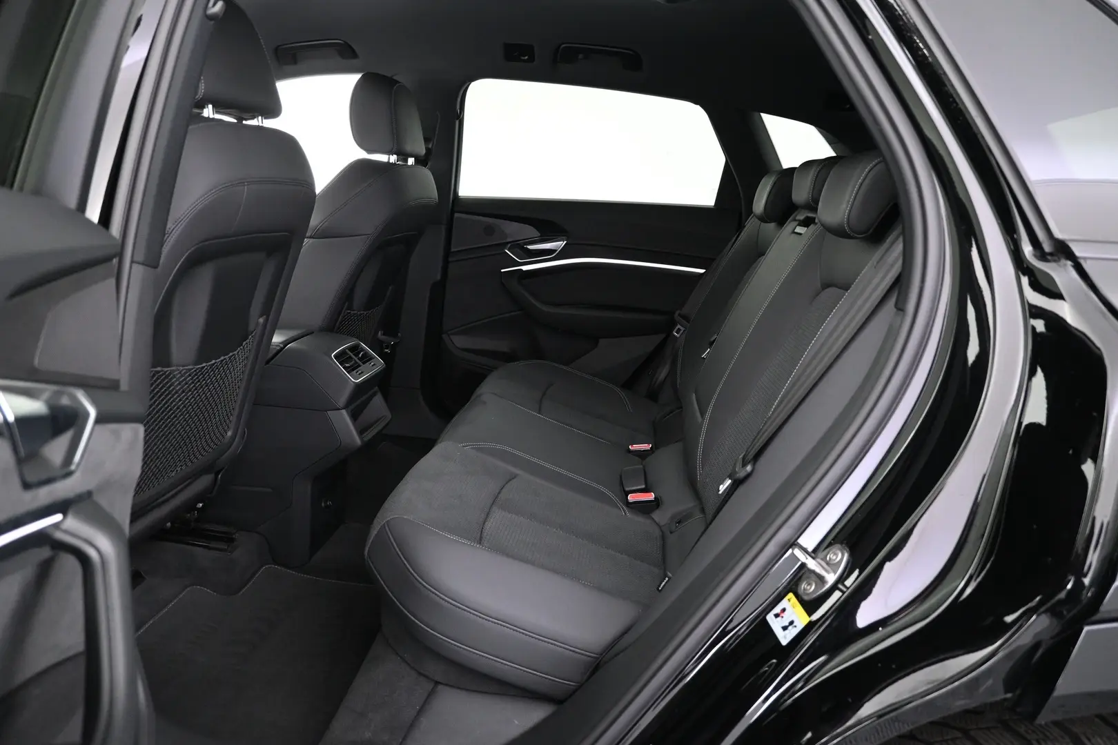 Car Image - 6LvkYvJfHlTz20ZEr3k0ji