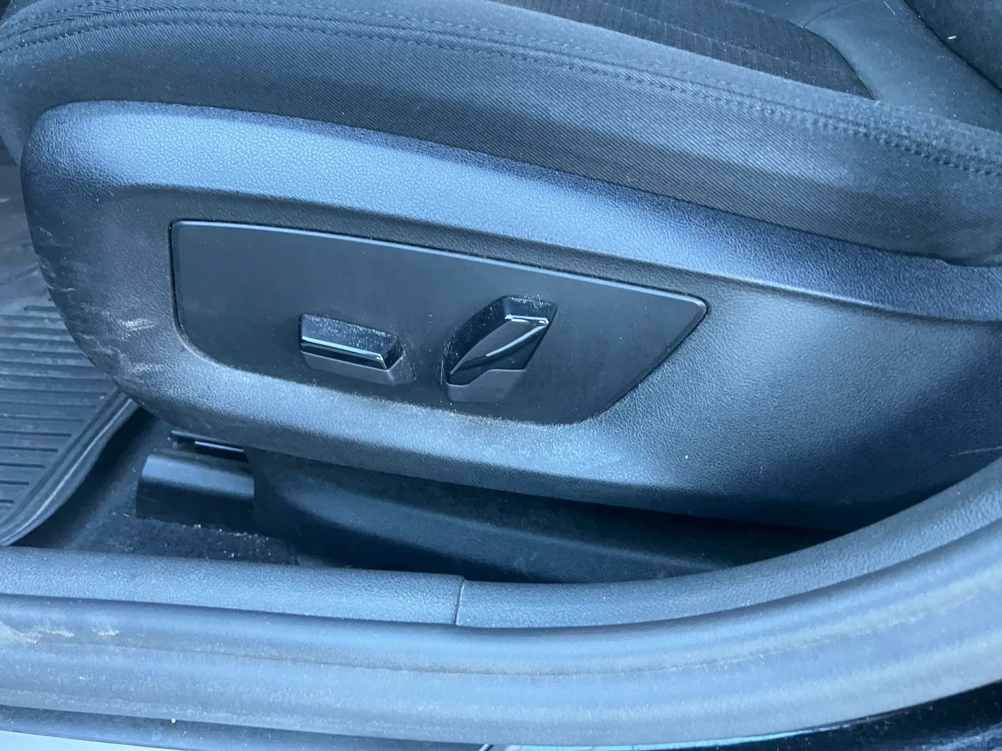Car Image - 1gm8EXBjDXl5xC4iq4IFXf