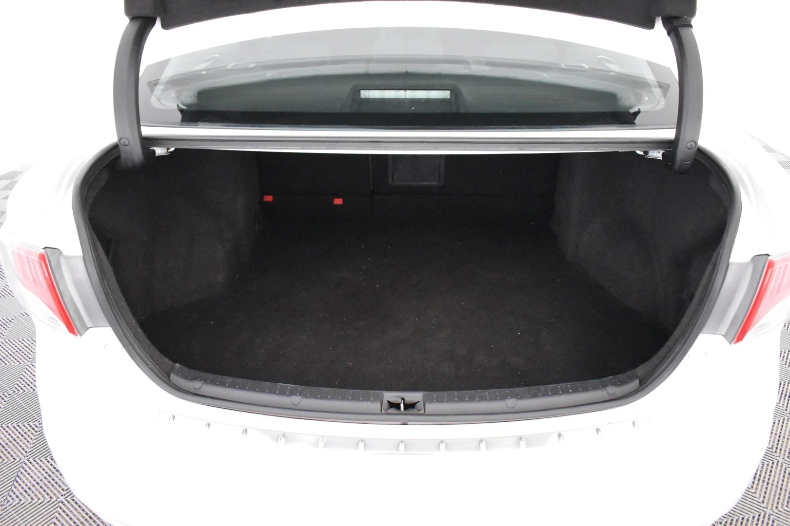 Car Image - 4QQBDsz6TWjb8OZkKA424o