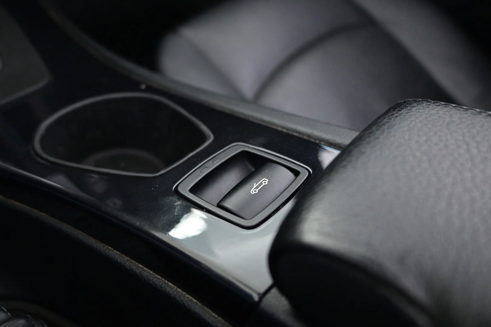Car Image - aAPX3ZTVSTD913xkr6X7H