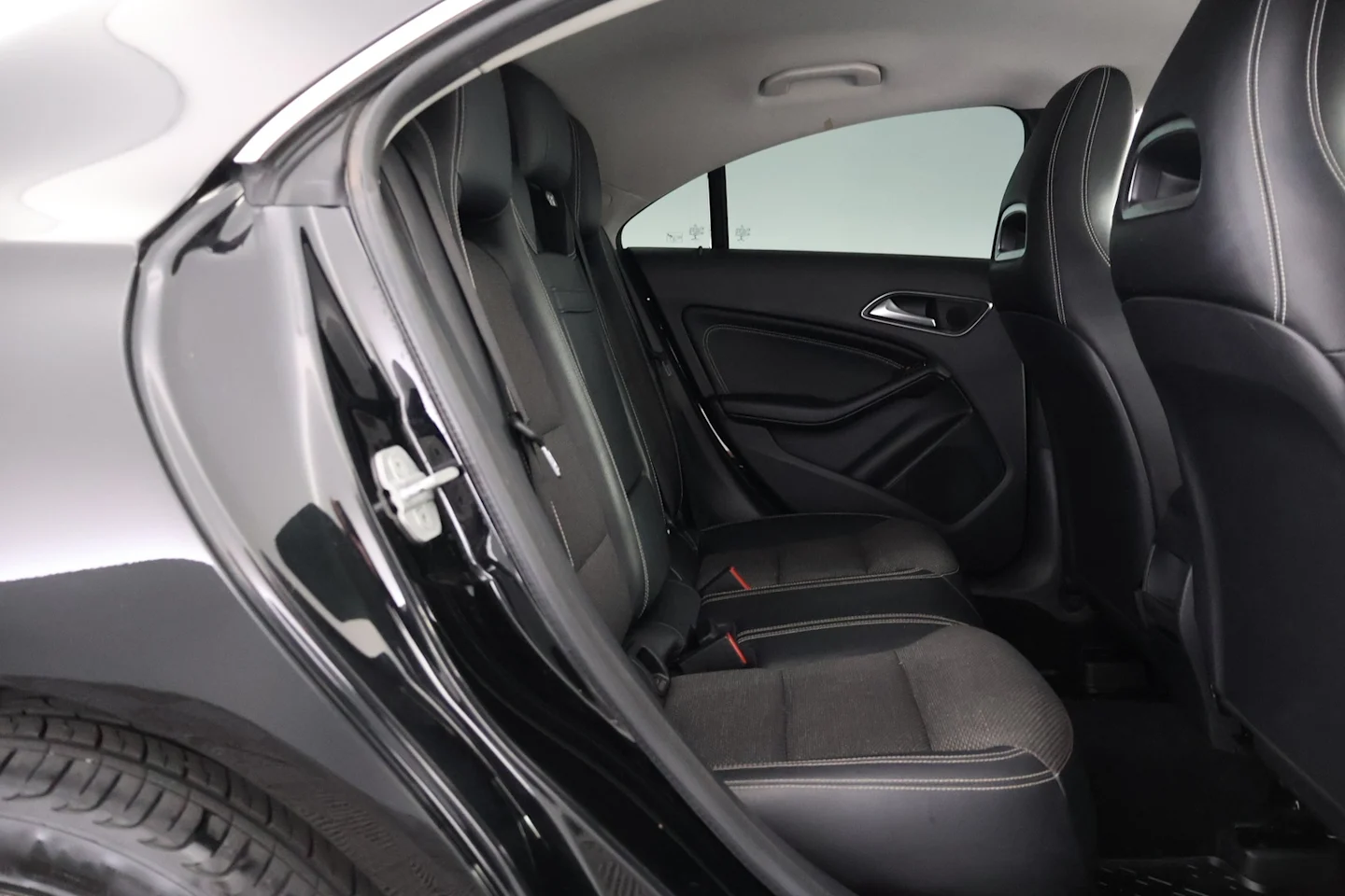 Car Image - 1DB176wg28Jr9Jg69QGBKD