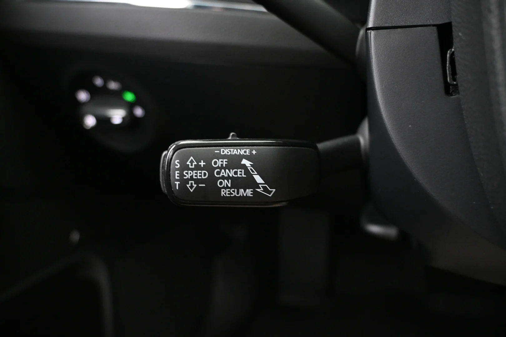 Car Image - 1hTWXRO9i0JH1CttTJJFt3