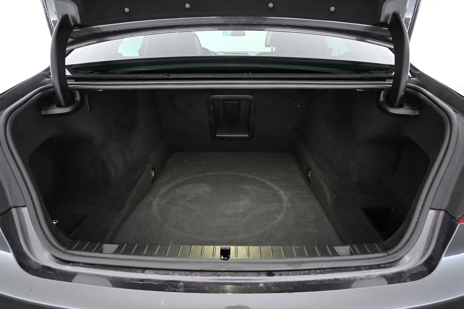 Car Image - 17zDJo2XWR9EPOyQoMeLqJ