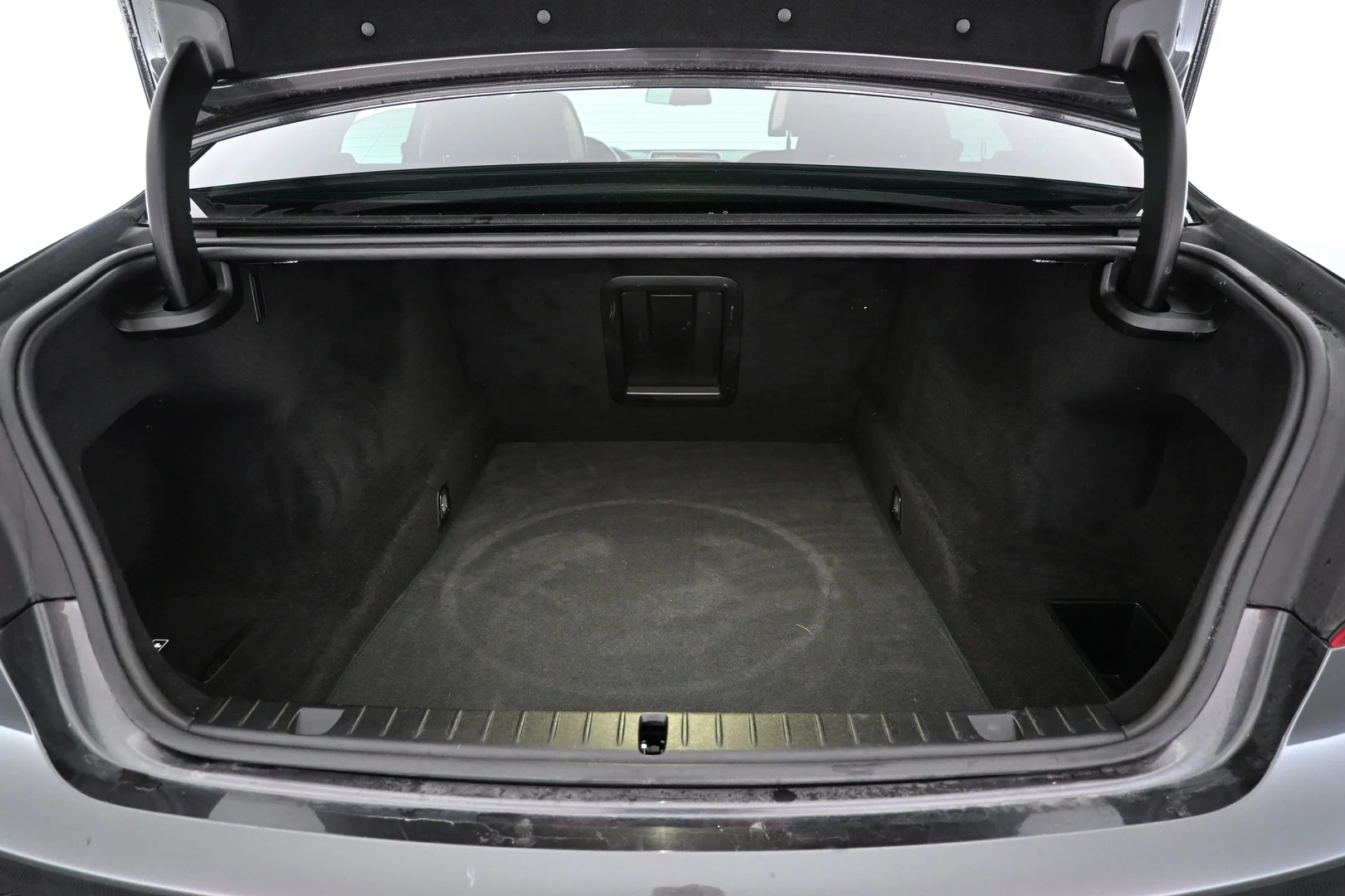 Car Image - 17zDJo2XWR9EPOyQoMeLqJ