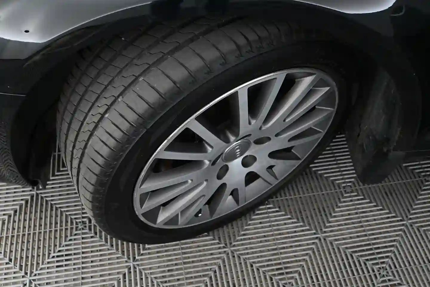 Car Image - 2kCL4xnrn2DbkslX2YoTpR