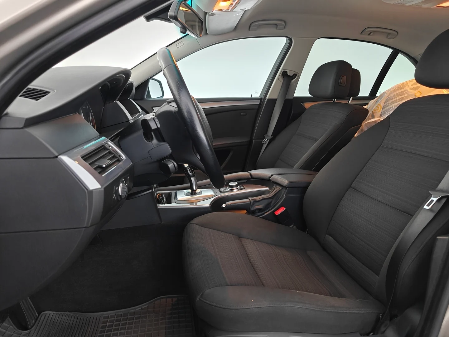 Car Image - 5BIBbwI14vReDtEg9PxJJb