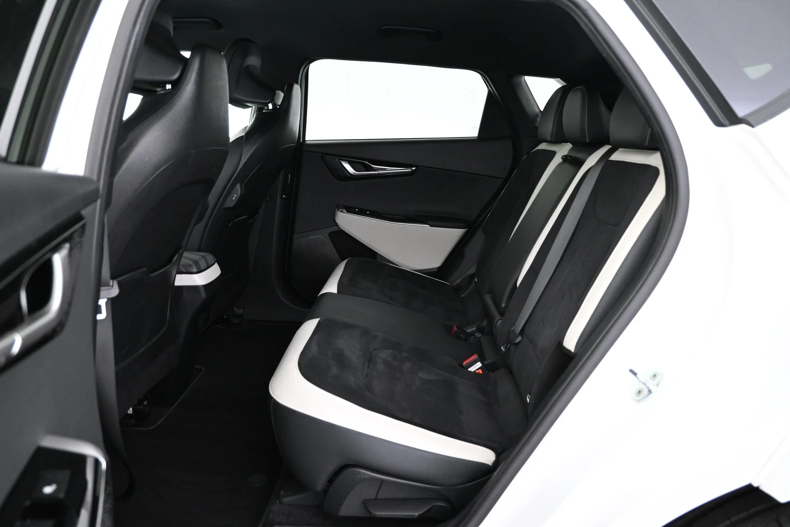 Car Image - 4Ji7j5Mw4TvSmzrCLYYeu3