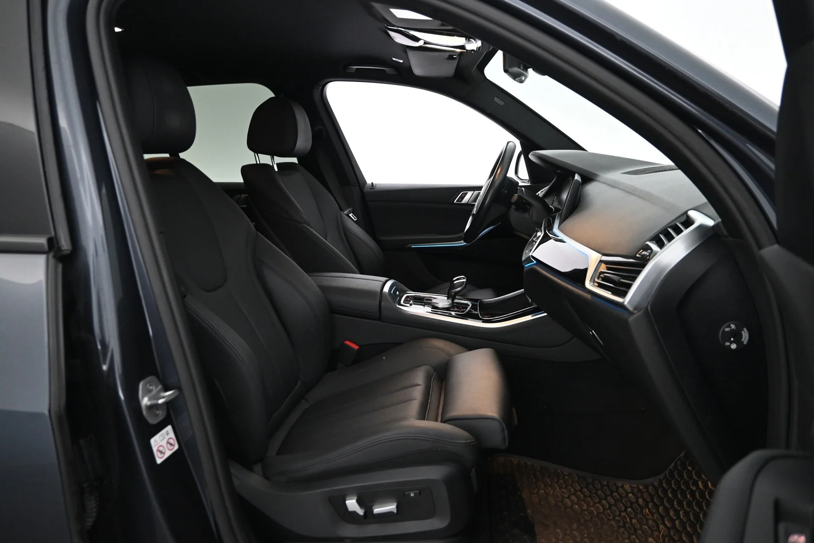 Car Image - 76UbUM1XRUpHpgvPEerWON
