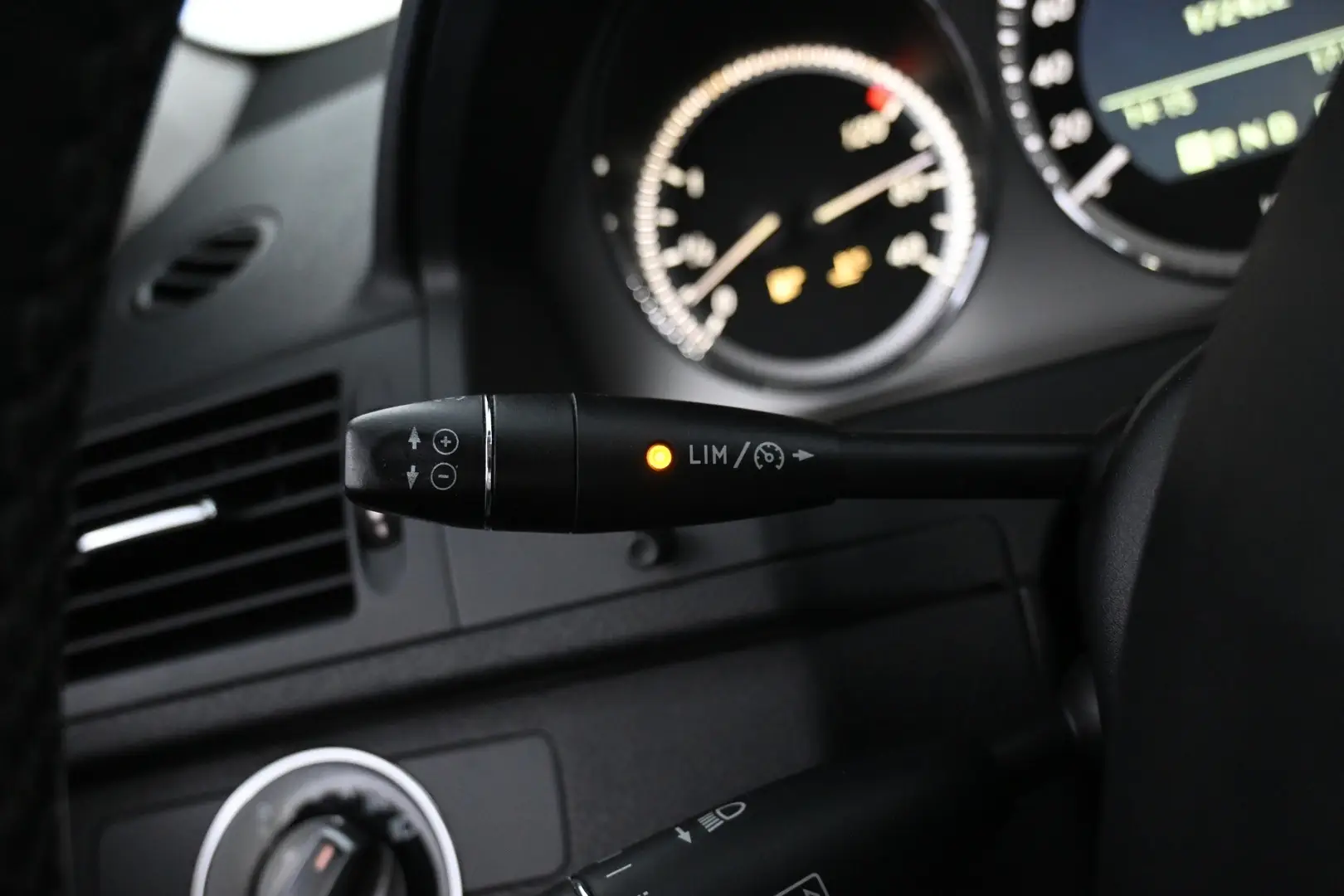 Car Image - 2uSTUyxaThj2RpPXIGzKLA