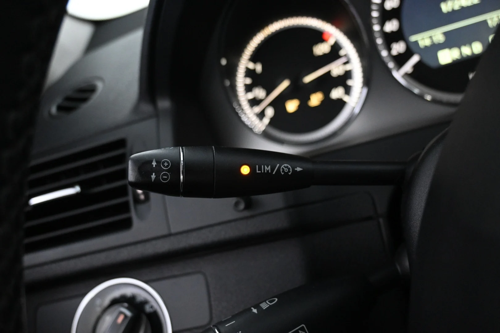 Car Image - 2uSTUyxaThj2RpPXIGzKLA