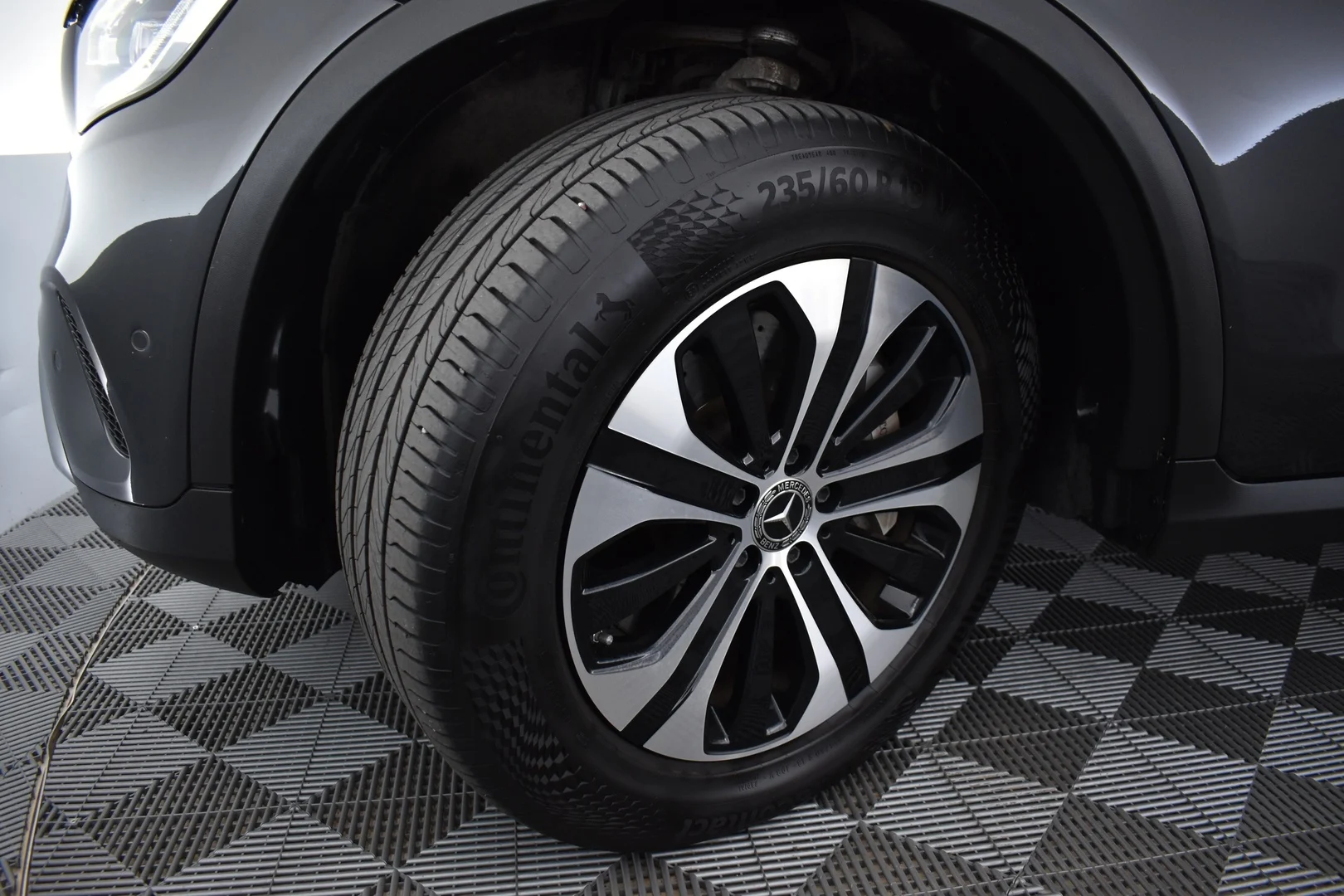 Car Image - Yl7aSWTRHJaisY7GTPGI1