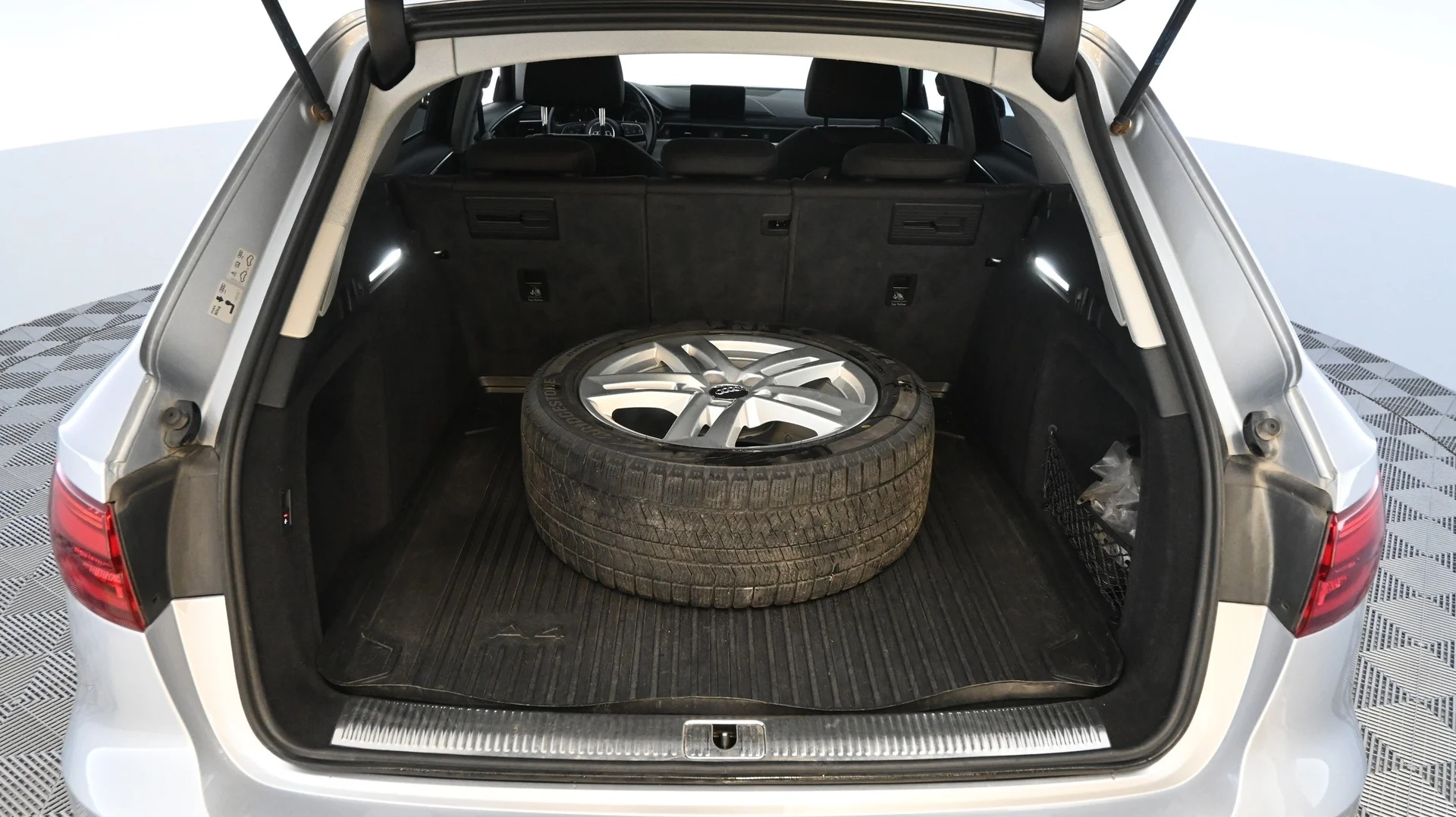 Car Image - 1iX4dgFtvN63q6zP9loC0z