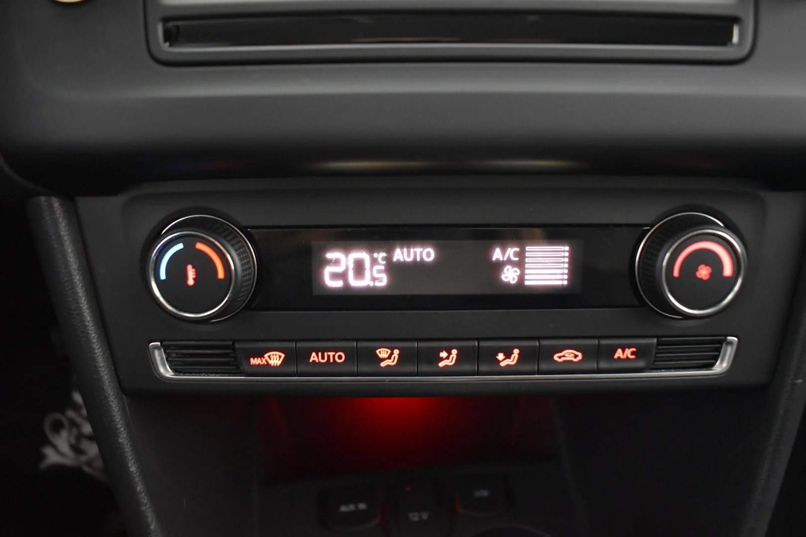 Car Image - 6nXE87nva1b5gO9YUdPaUN