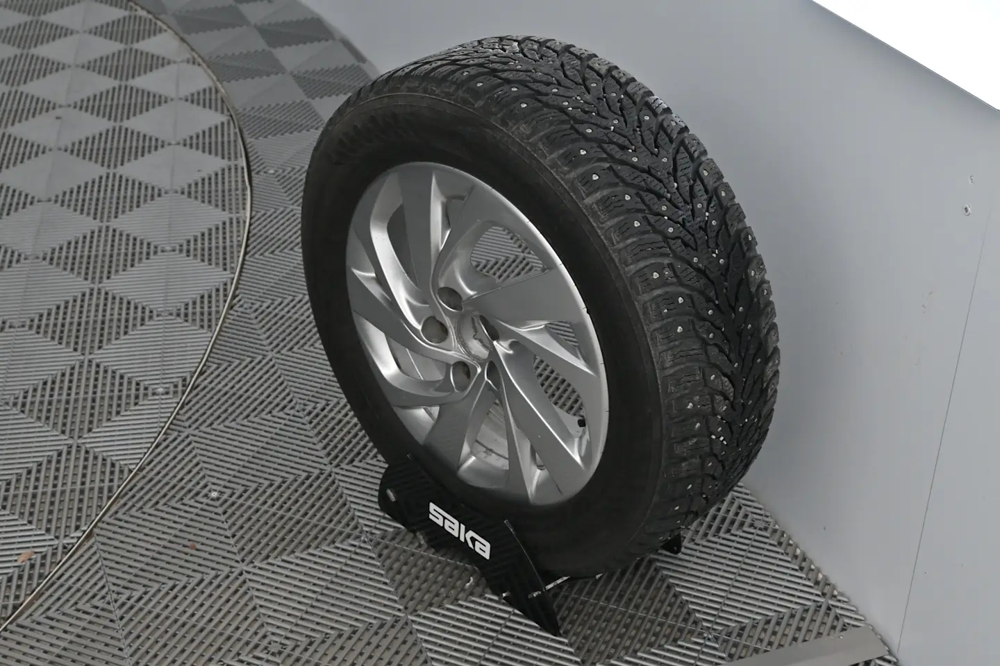 Car Image - 3AadOA5iGREurZoXprio68