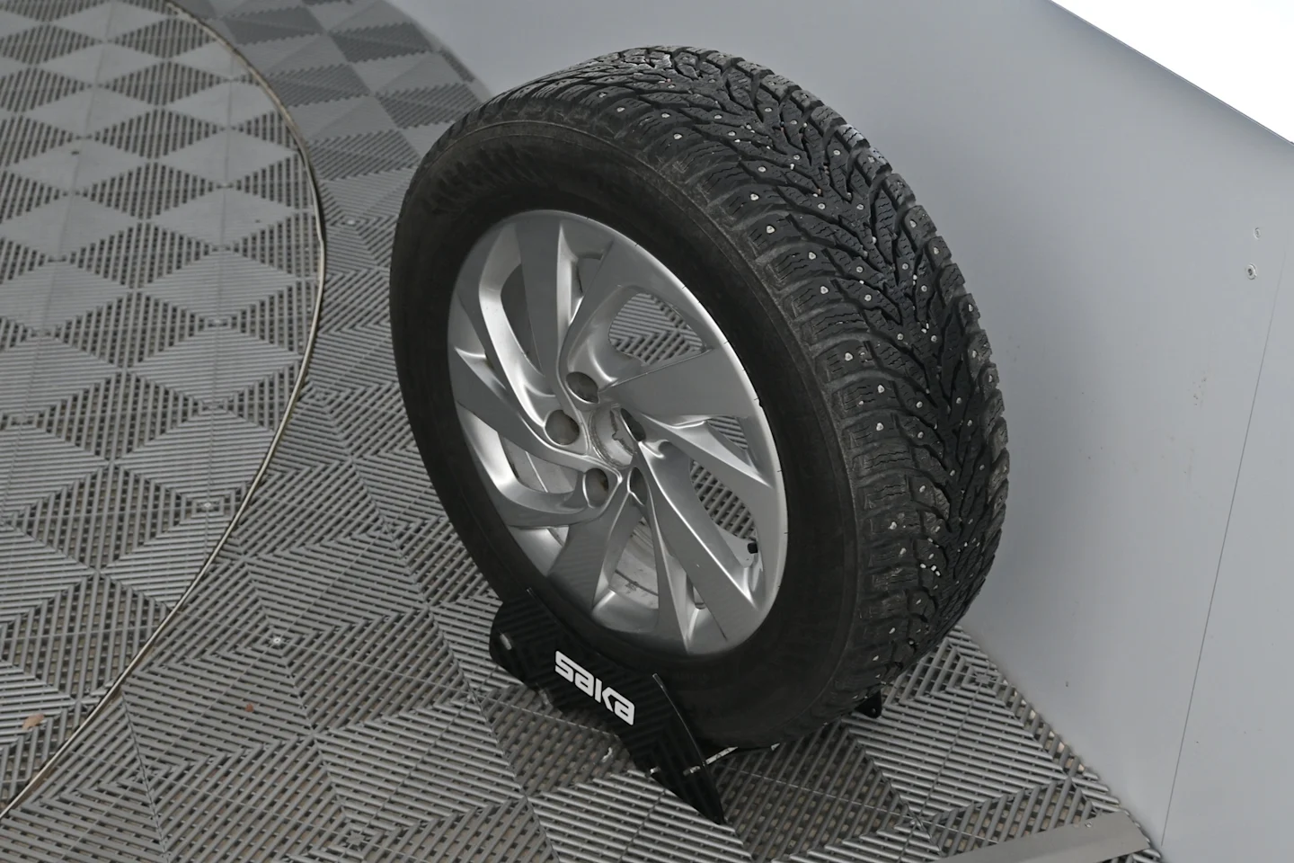 Car Image - 3AadOA5iGREurZoXprio68