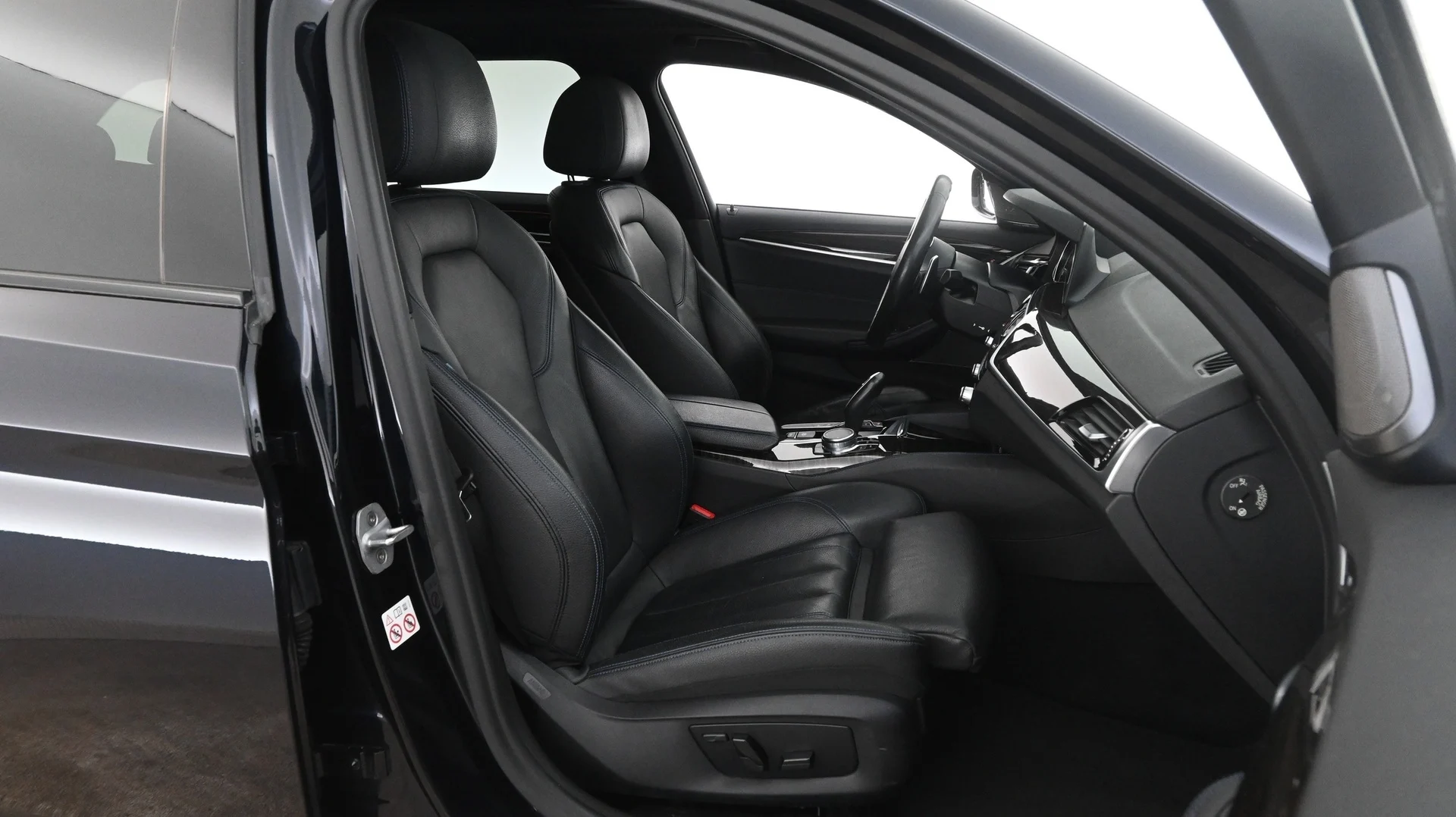 Car Image - L40N8leRi4Gh4MzfC8IdG