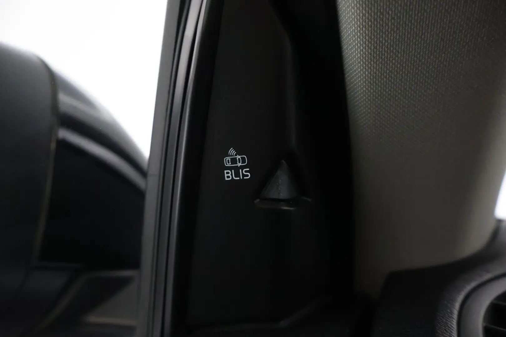 Car Image - Wg8SudLzlc9snLSM6mHfs