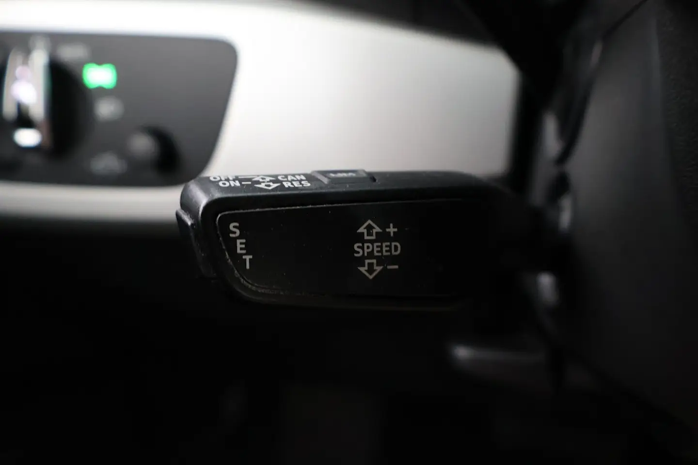 Car Image - AMRO3LDriiJpxgAlJ9ZHt