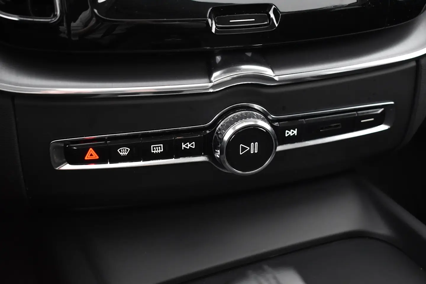 Car Image - 3P1RCyyC8KUG34oB8MzfAJ