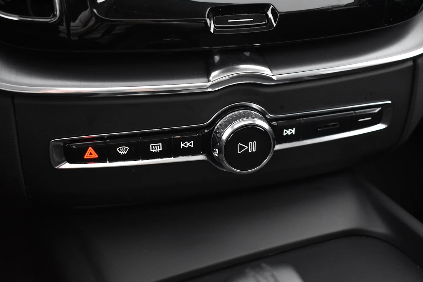 Car Image - 3P1RCyyC8KUG34oB8MzfAJ