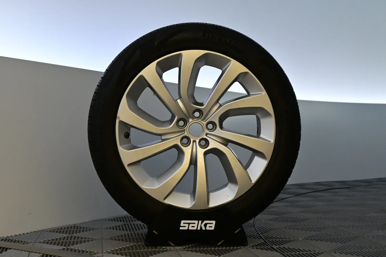 Car Image - 3HSpg8HLIiQh6kSnaHYRe7