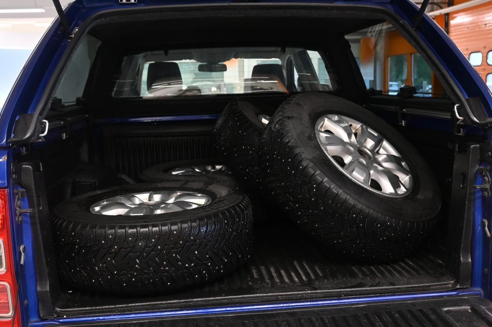 Car Image - 2qFN6lruA55YHqTQMPhTdb
