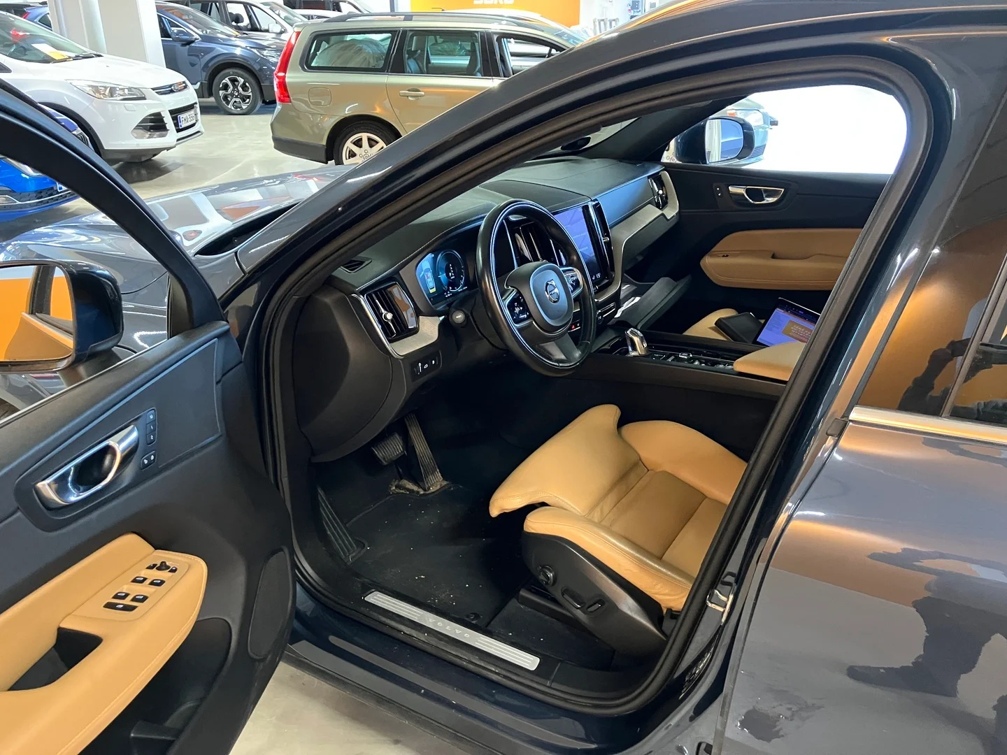 Car Image - 73nZIVg9RRHExzNzz0pv4E