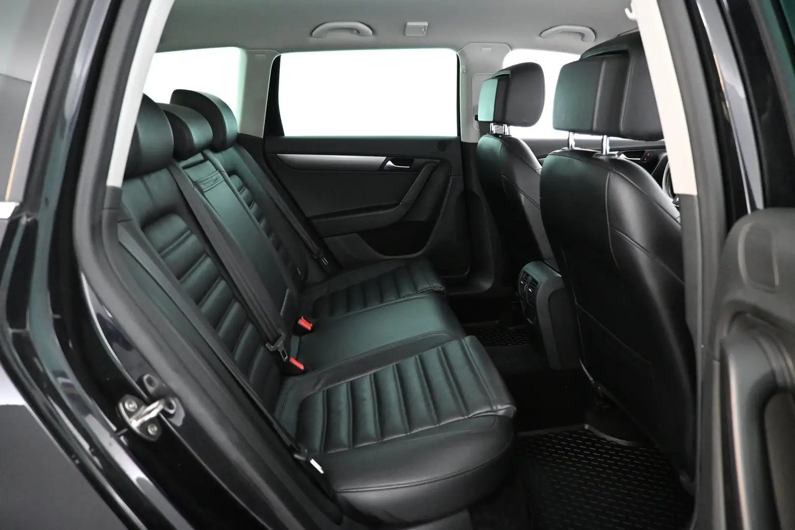 Car Image - 5Nhz8y2aW4YcjxEI20pDiy