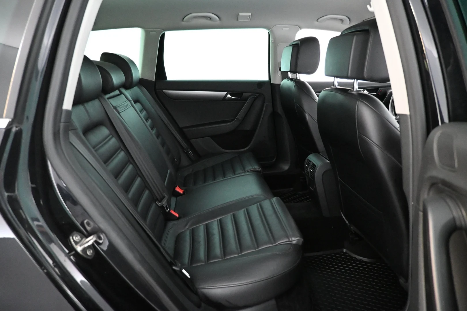 Car Image - 5Nhz8y2aW4YcjxEI20pDiy