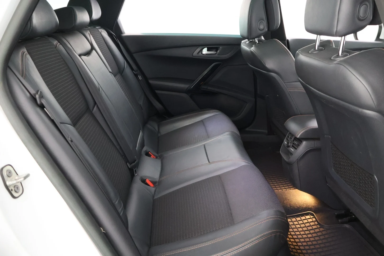 Car Image - 6wFLSK8PsRvrGyzjXXopZo