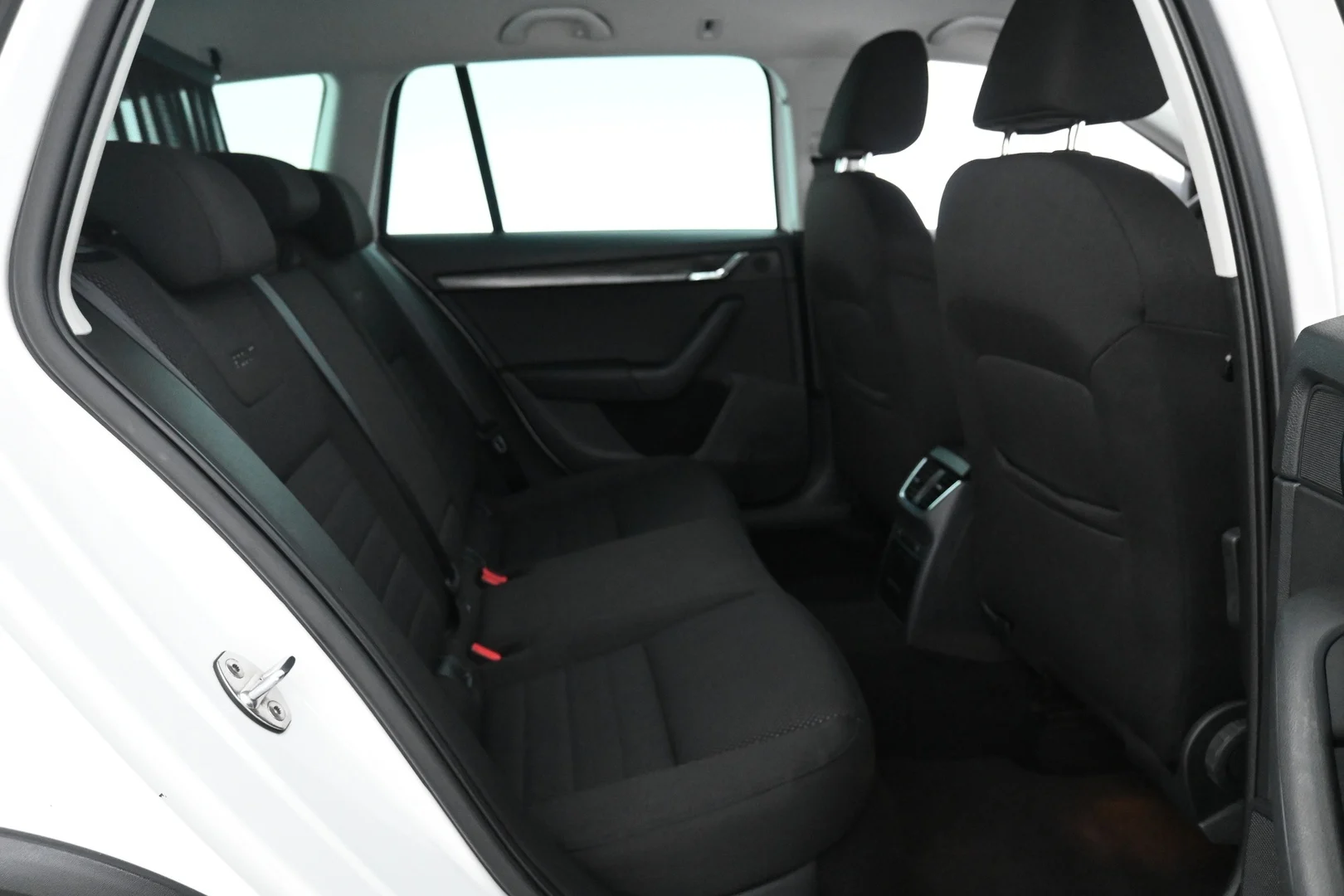 Car Image - 72YtNw0L6Q02AhpjgOzRr6