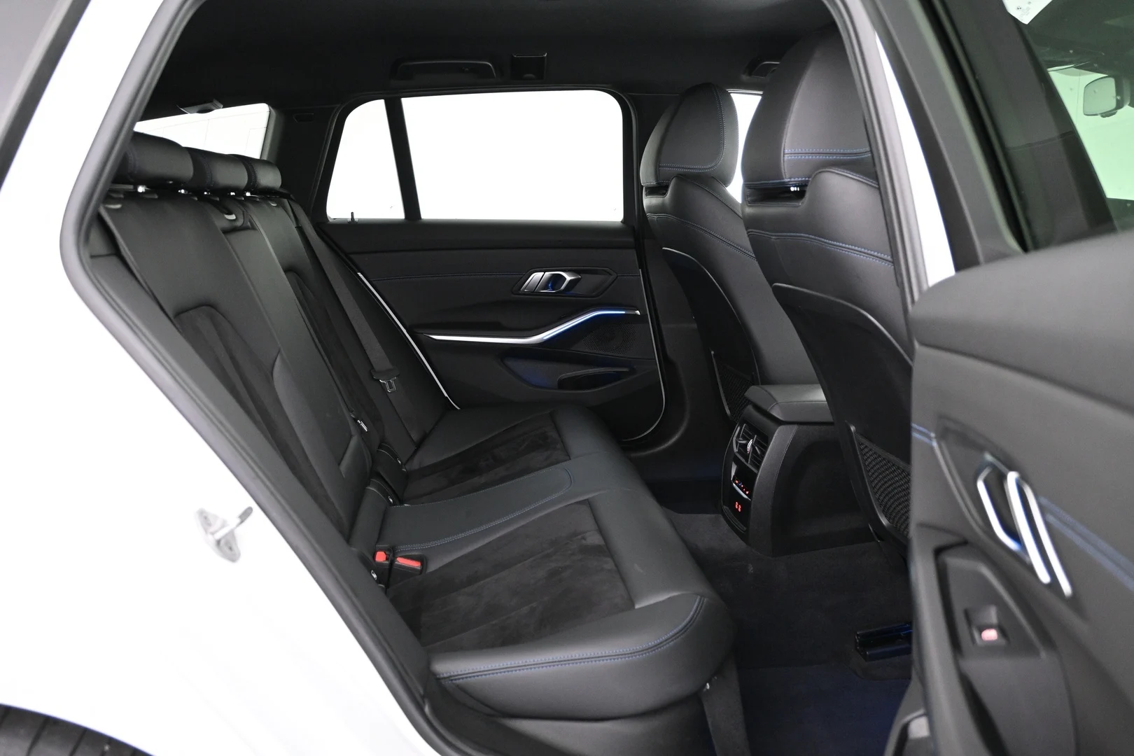Car Image - 5VWzgbgYVLM4qPs71aKtUf