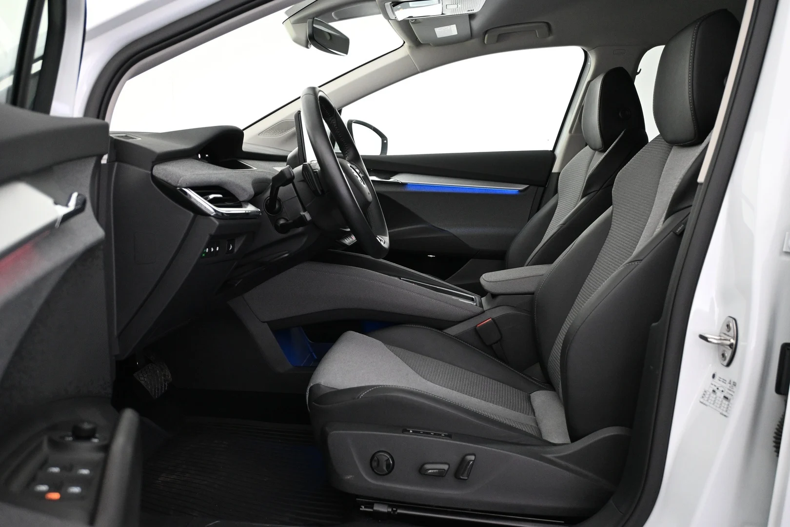Car Image - 5yTMMLV5GMhkiWNHGNmXcs