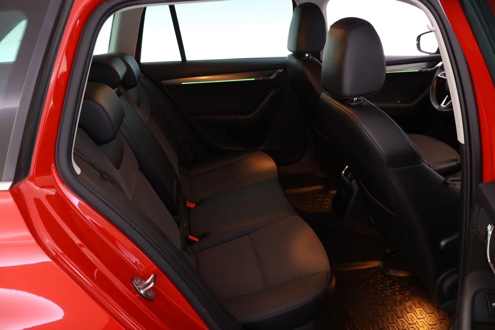 Car Image - 3tC5jKnGxh7WOO91jIADQv