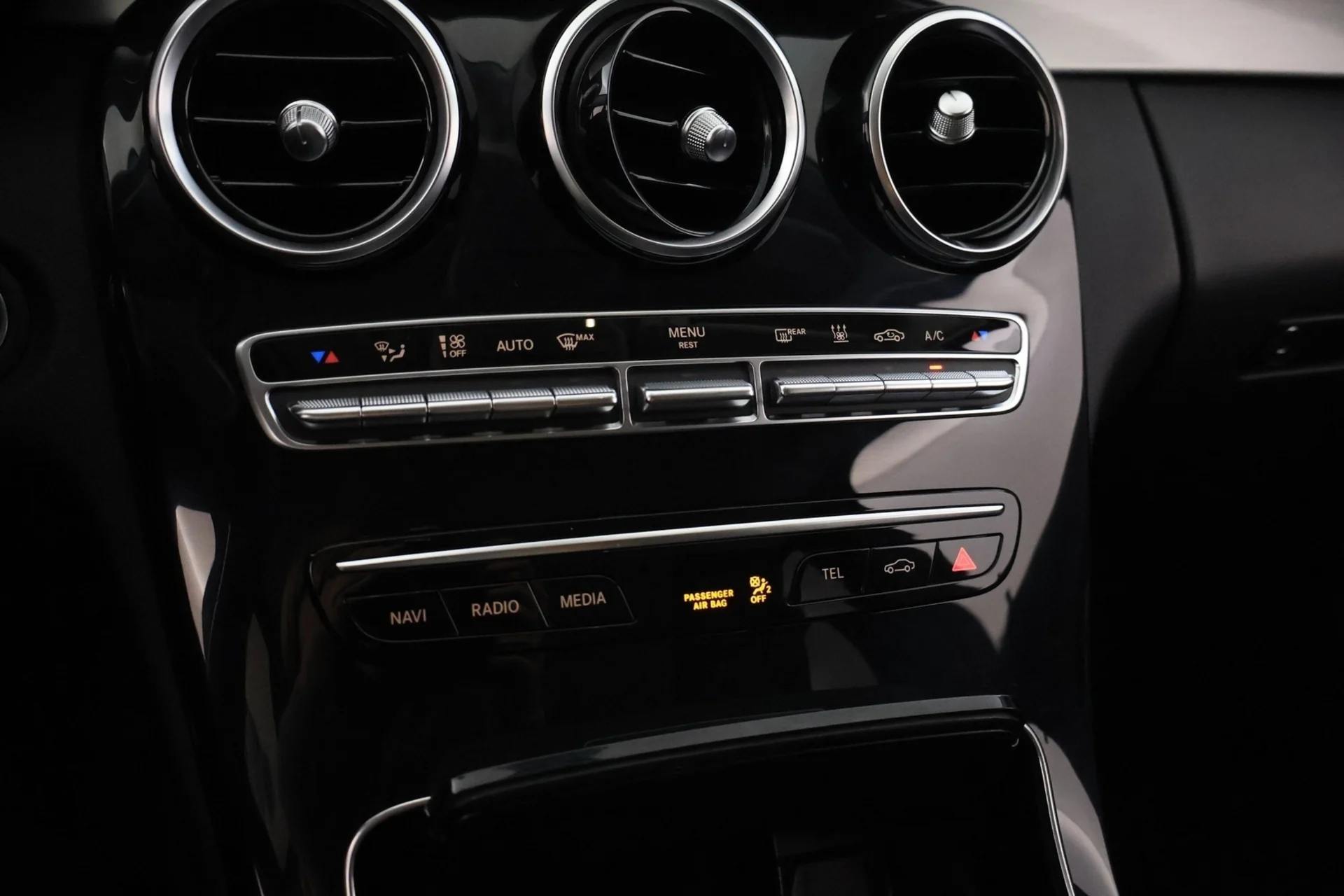 Car Image - 43f43dLUbCzLxHLRboyC0X