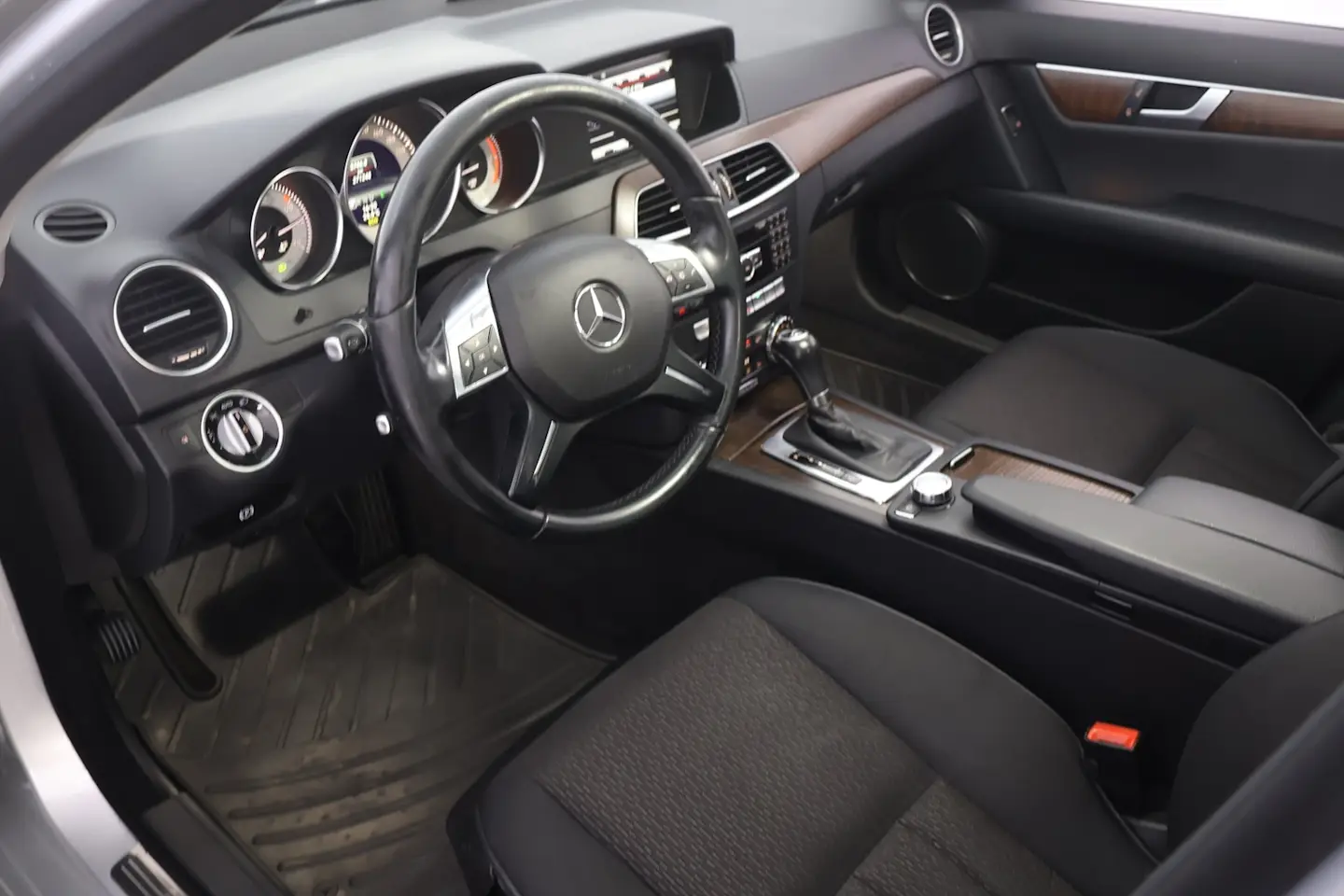 Car Image - 2nVkxbRWTzpZ7IR2moNT4Y