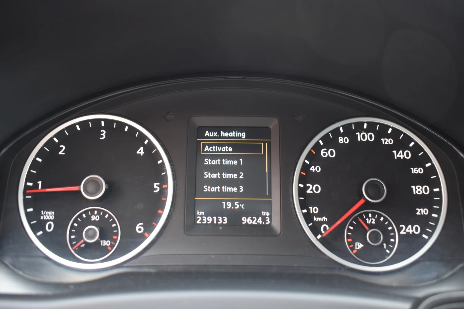 Car Image - 6dEBqlYm3AA0UwGsrPQF77