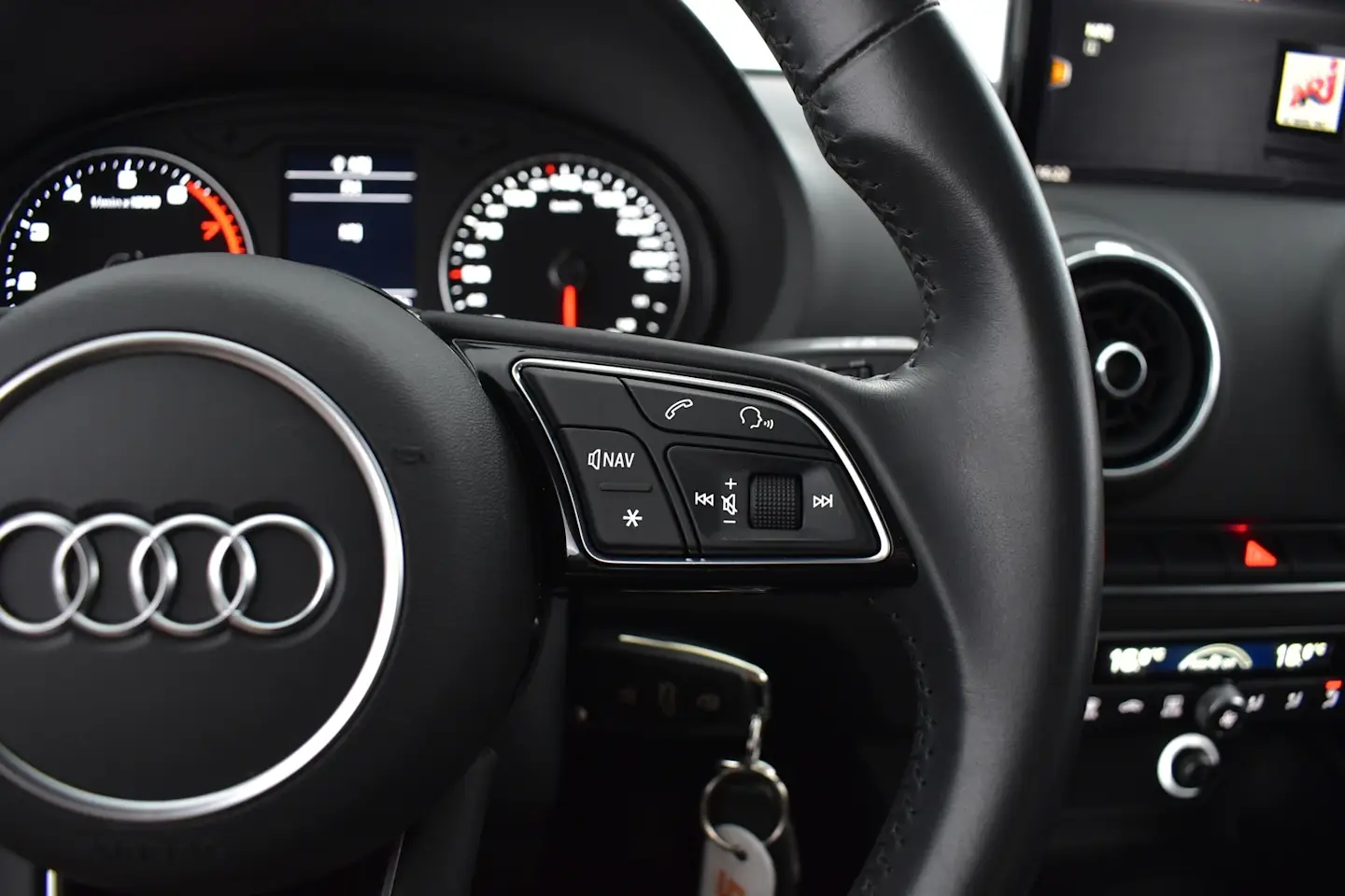 Car Image - 3UxOW2RicncyZbS9XYZtTL