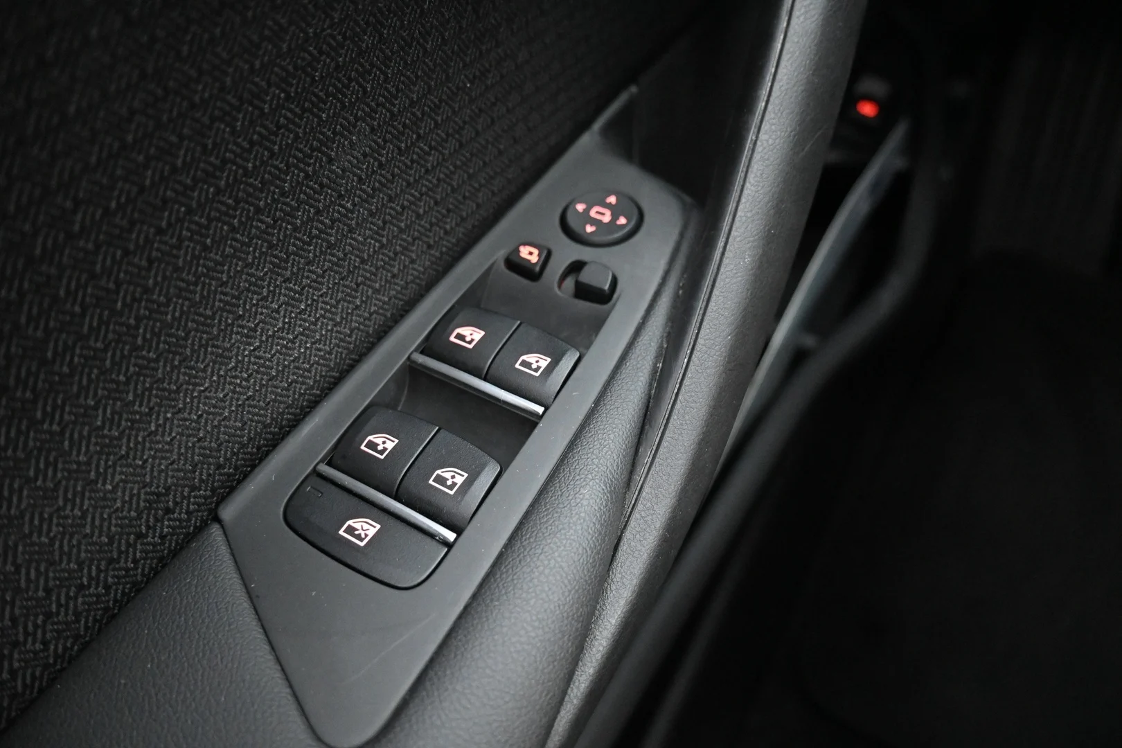 Car Image - 7rmlrLK2kn1SZKMtdeJ08A