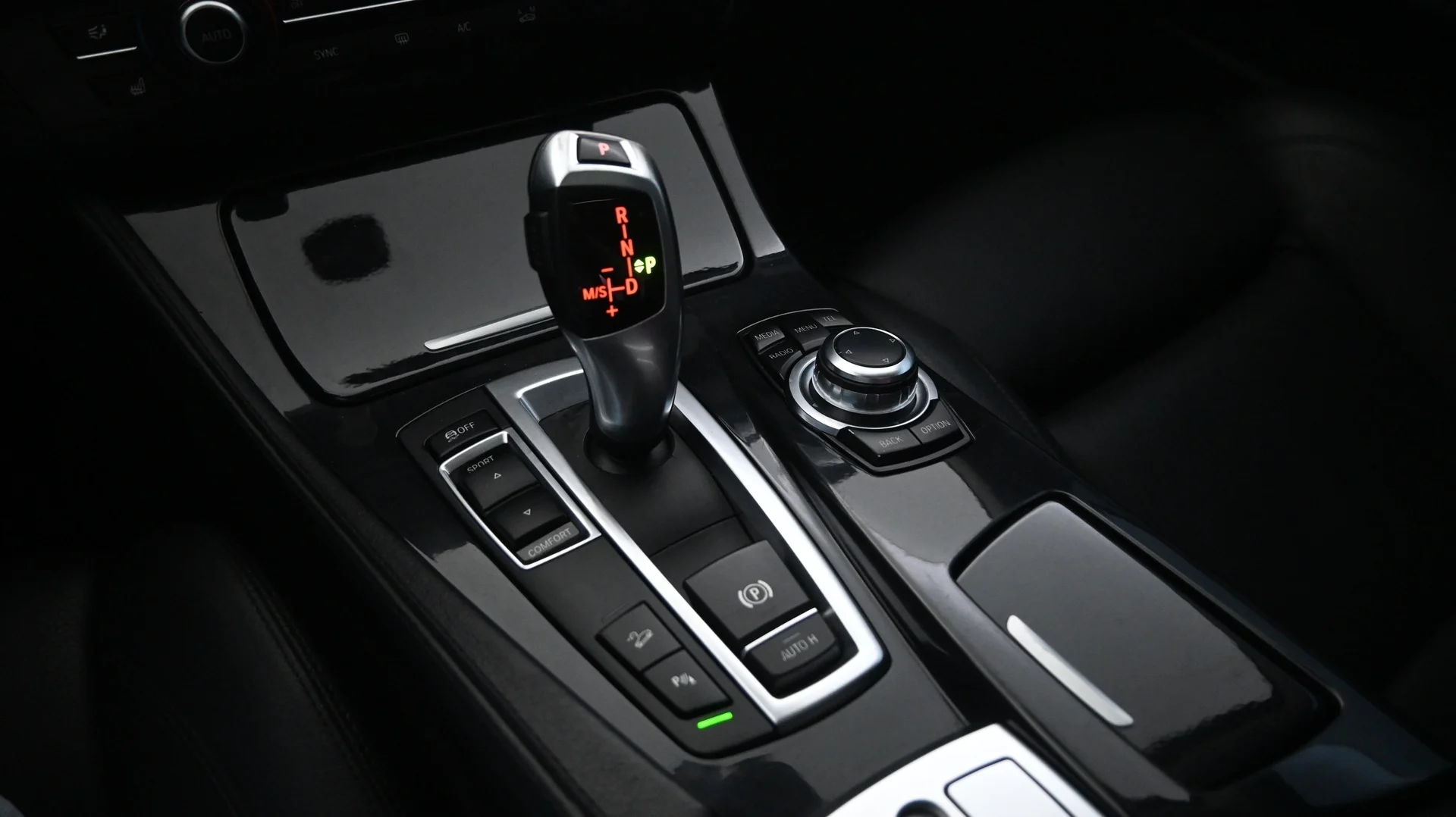 Car Image - PlbhDa2xeYvHOSfso2iNJ