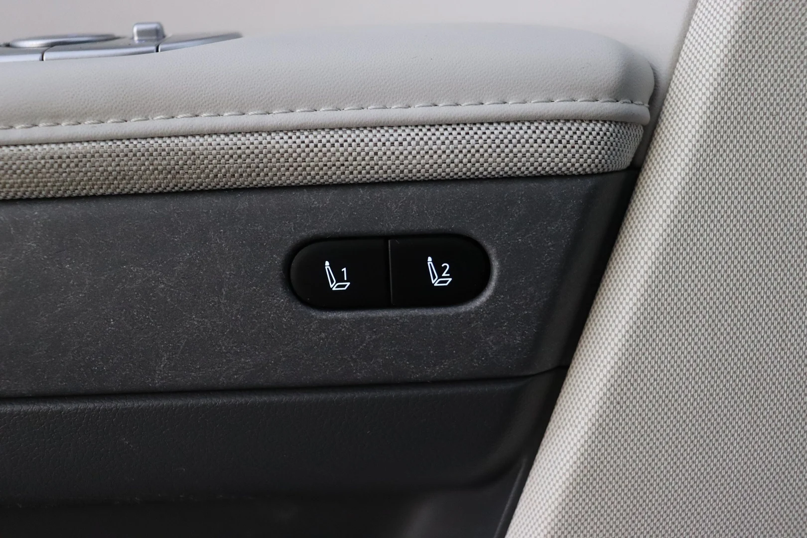 Car Image - 5leXTOqvLWkkbVH1WR5J9e