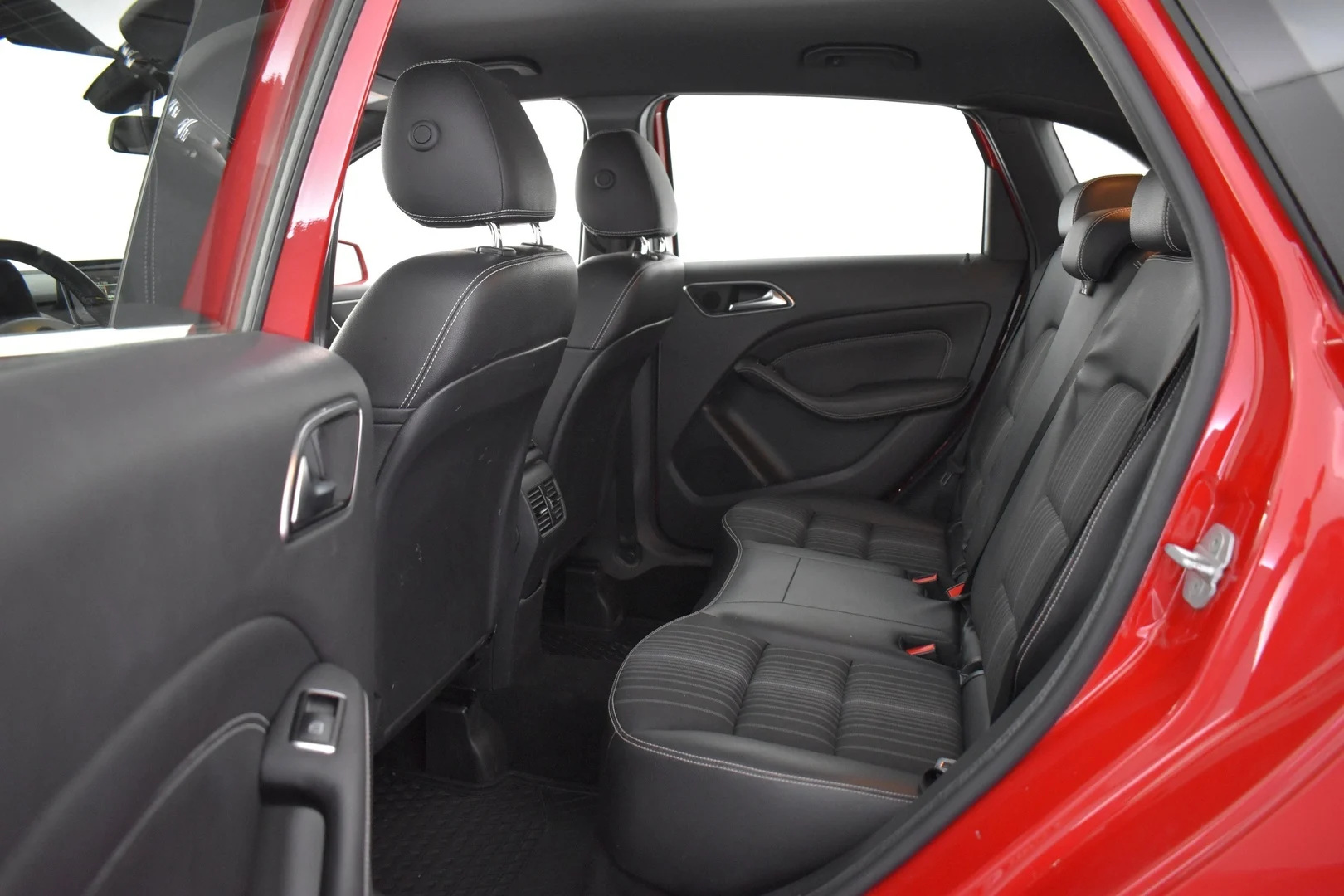 Car Image - 2XCnmGaYiU3Mm8u95nRU7V