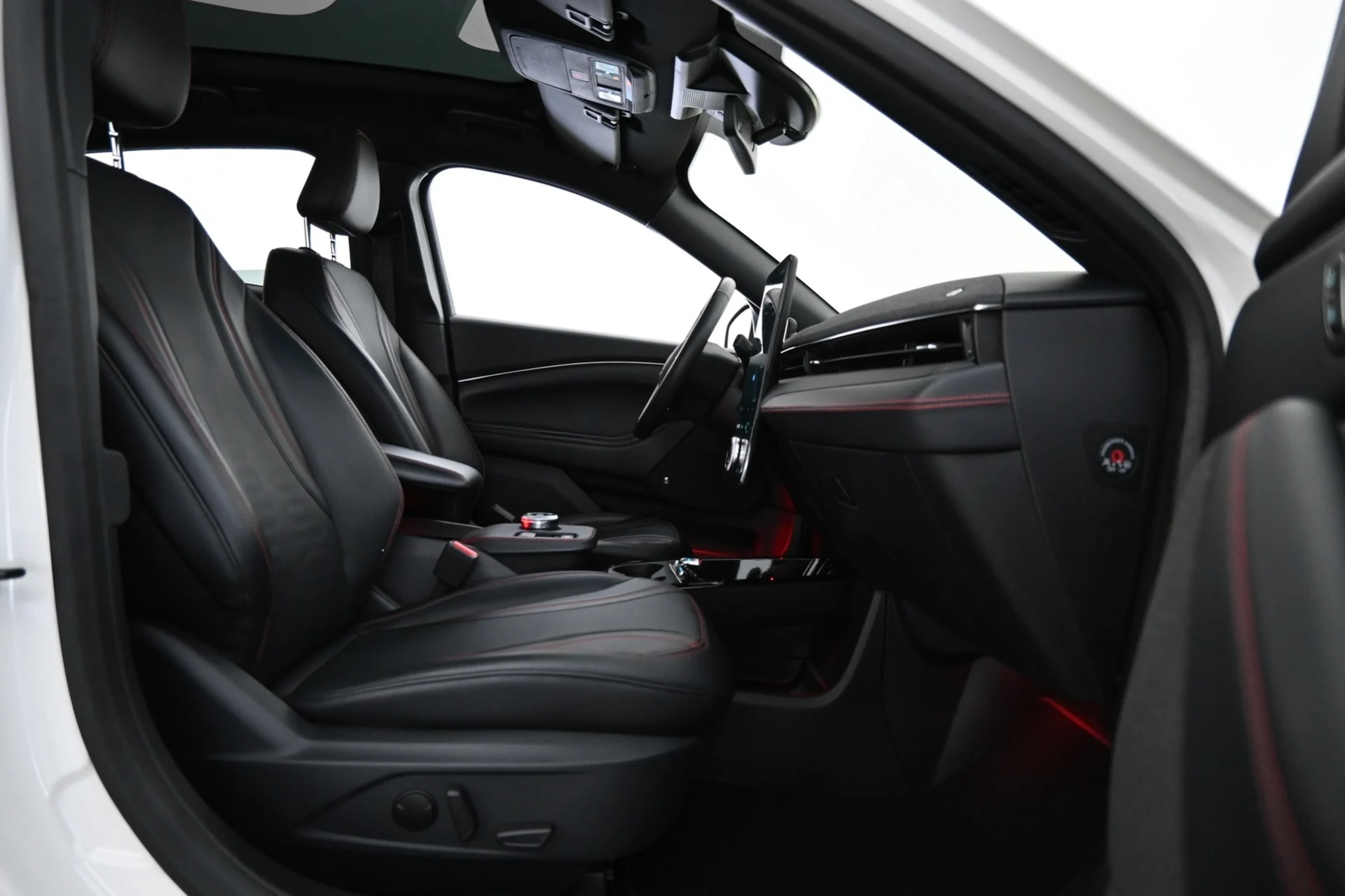 Car Image - 2I2tR4ryqL9iLbxJT3yv1j