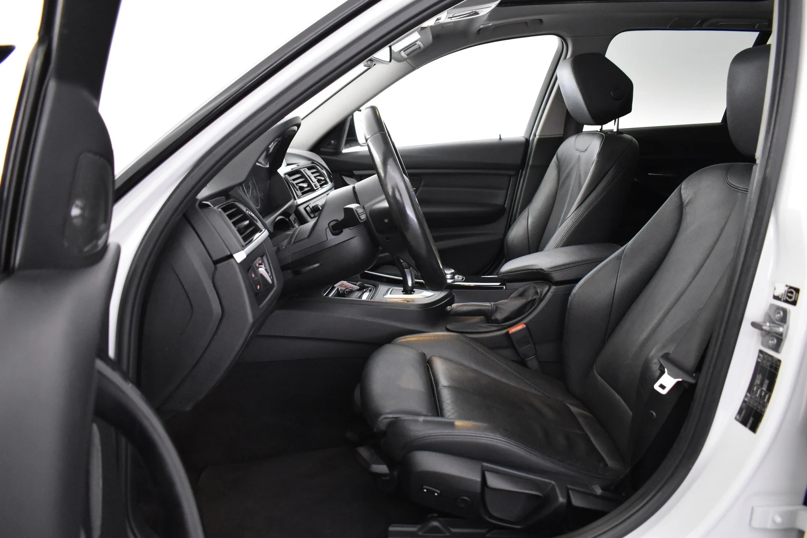 Car Image - 4SM11ISyVva2DsfwpDnnmH
