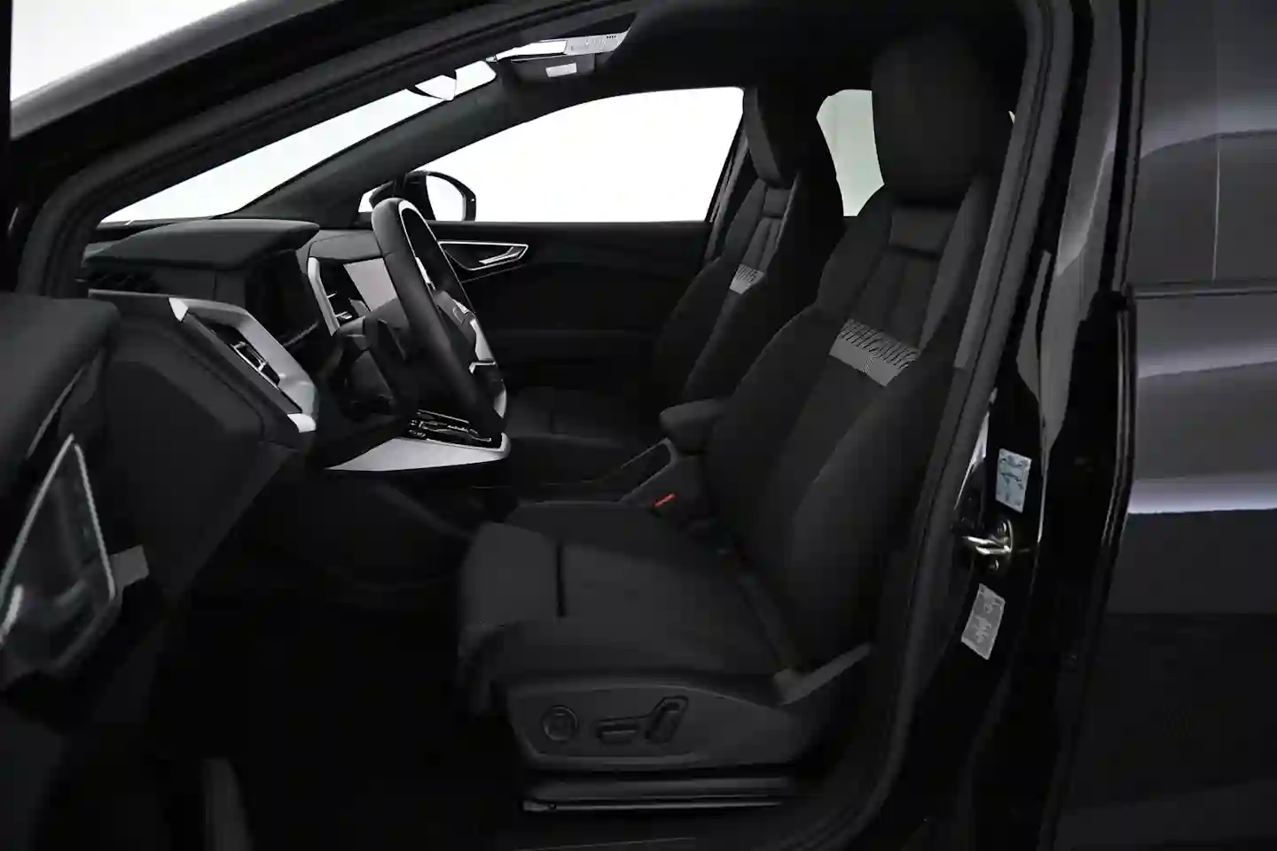 Car Image - PSUqrtPOkip80hH2xefmo